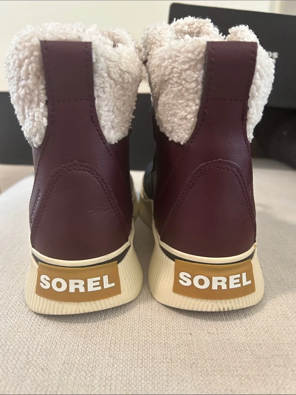 Sorel Out N About IV Chillz Big Kids boots, plum/black colorway, Size 6, NWOT